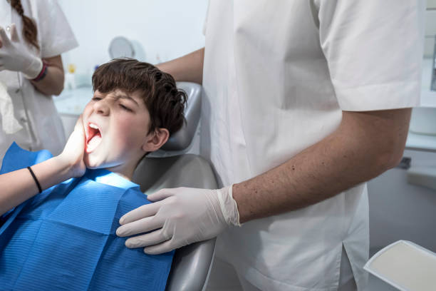Best Emergency Tooth Extraction in Centreville, MI